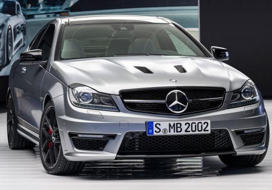 Mercedes C 63 AMG Edition 507 tre quarti anteriore lato destro