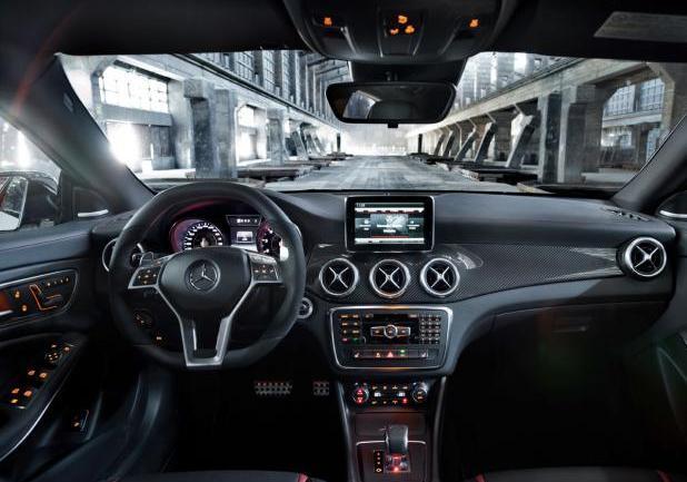 Mercedes CLA 45 AMG interni