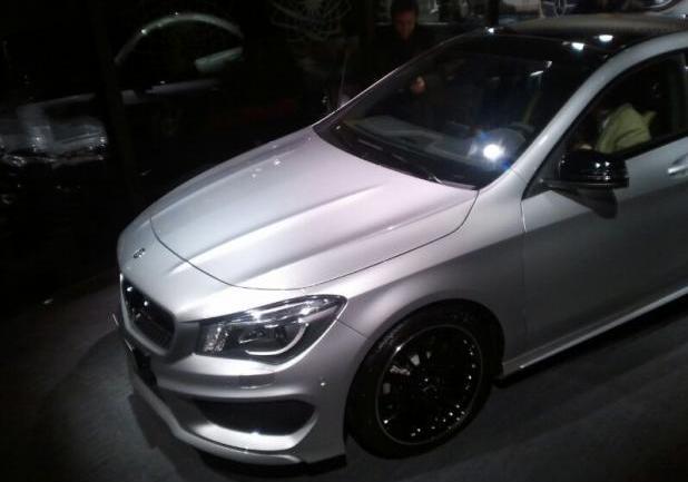 Mercedes CLA Edition 1 dettaglio tre quarti anteriore