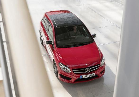 Mercedes Classe B restyling 2014 dall'alto