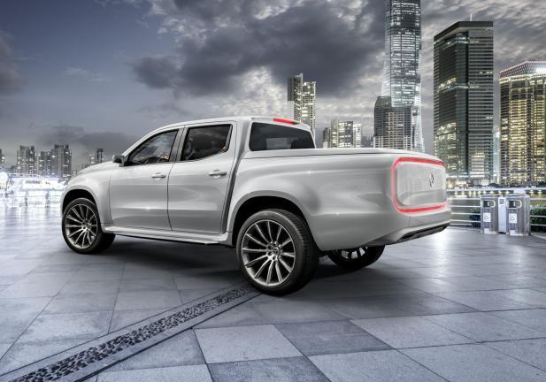 Mercedes Concept X-Class tre quarti posteriore