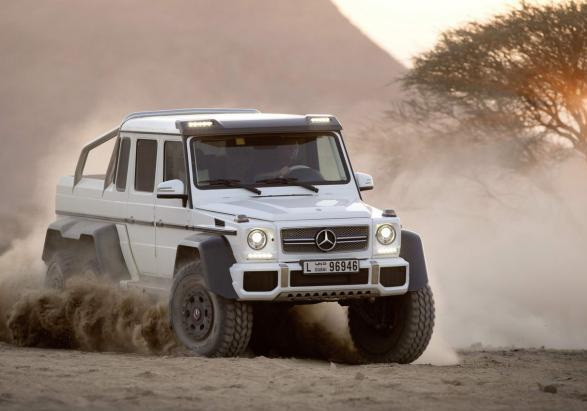 Mercedes G 63 AMG 6x6 tre quarti anteriore lato destro