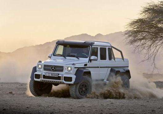 Mercedes G 63 AMG 6x6 tre quarti anteriore lato sinistro