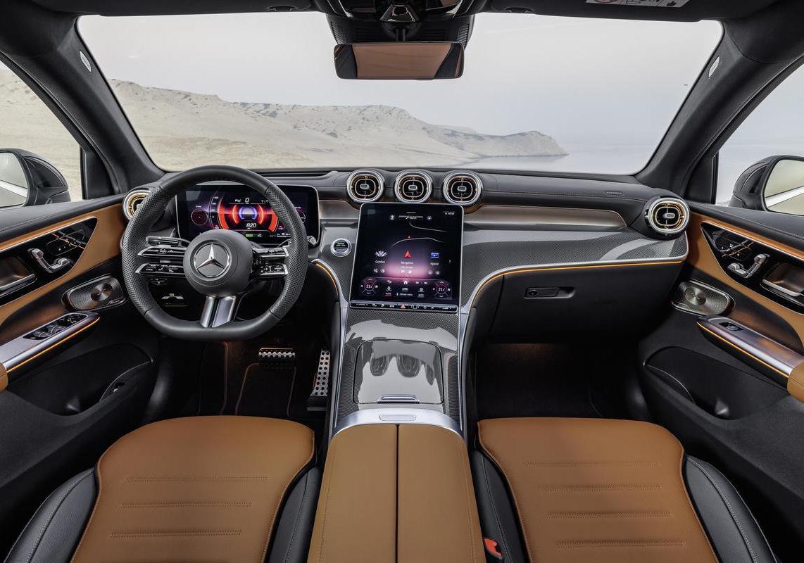 Mercedes GLC 300 de Coupe AMG Premium Plus abitacolo