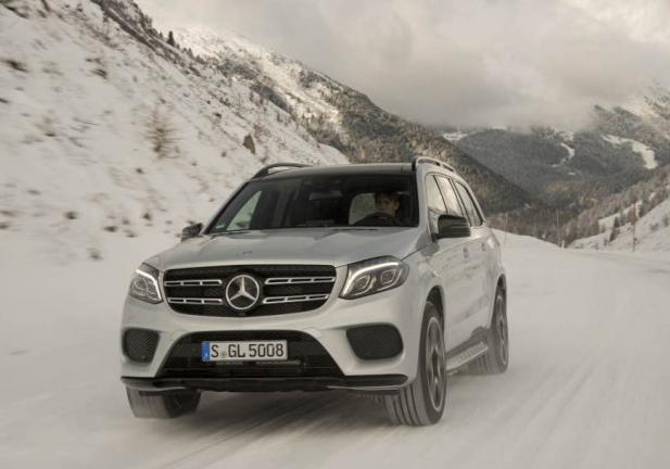 Mercedes GLS tre quarti anteriore