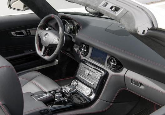 Mercedes SLS AMG GT Roadster abitacolo