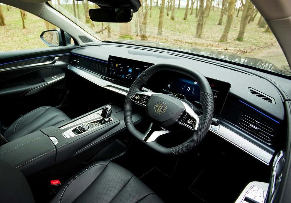 MG MGS9 PHEV - cruscotto