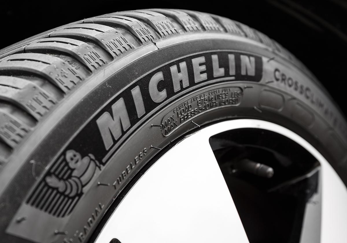 Инсайд аутсайд на резине. Шины Michelin CROSSCLIMATE. Michelin шины 17r. Michelin CROSSCLIMATE SUV 255/55 r18. Michelin CROSSCLIMATE SUV 235/55 r18.