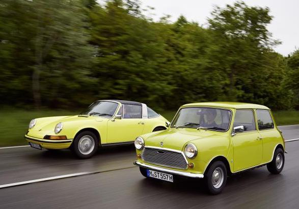 Mini classica e Porsche 911 foto 011