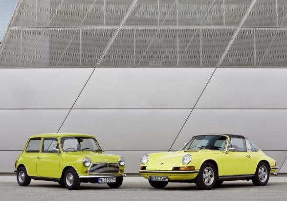 Mini classica e Porsche 911 foto 022