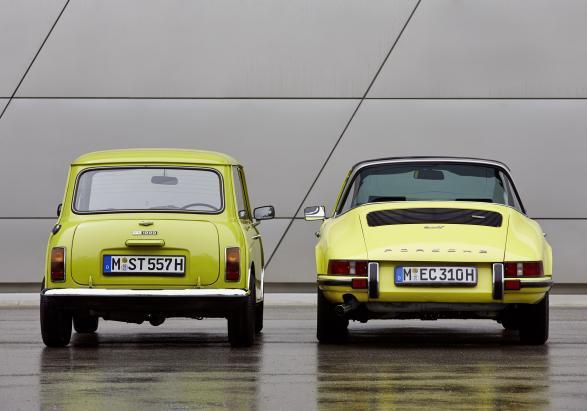 Mini classica e Porsche 911 foto 055