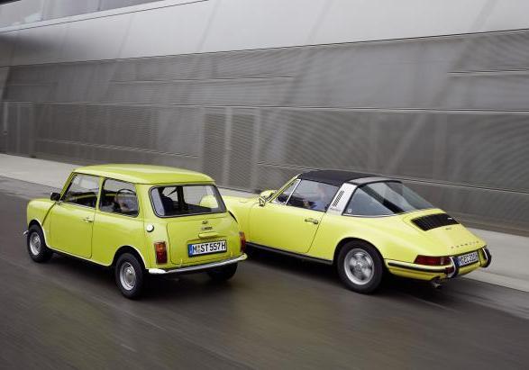 Mini classica e Porsche 911 foto 066