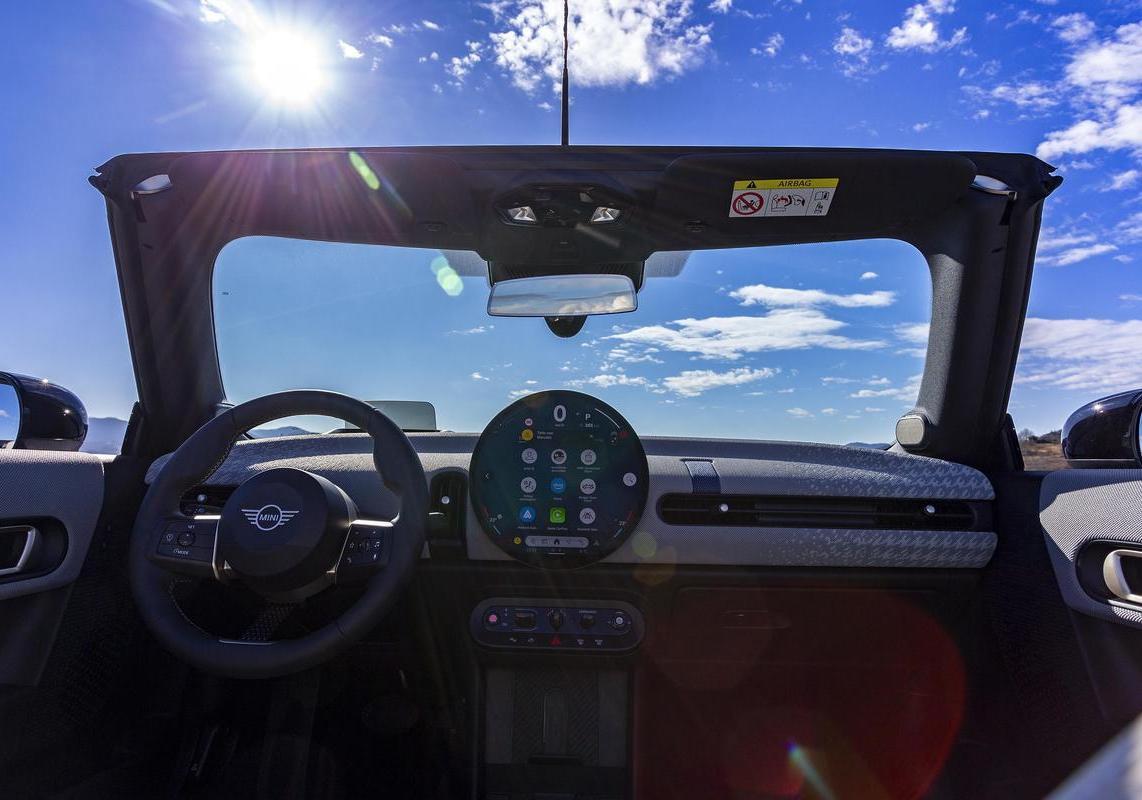 Mini Cooper Cabrio S 2025 foto abitacolo