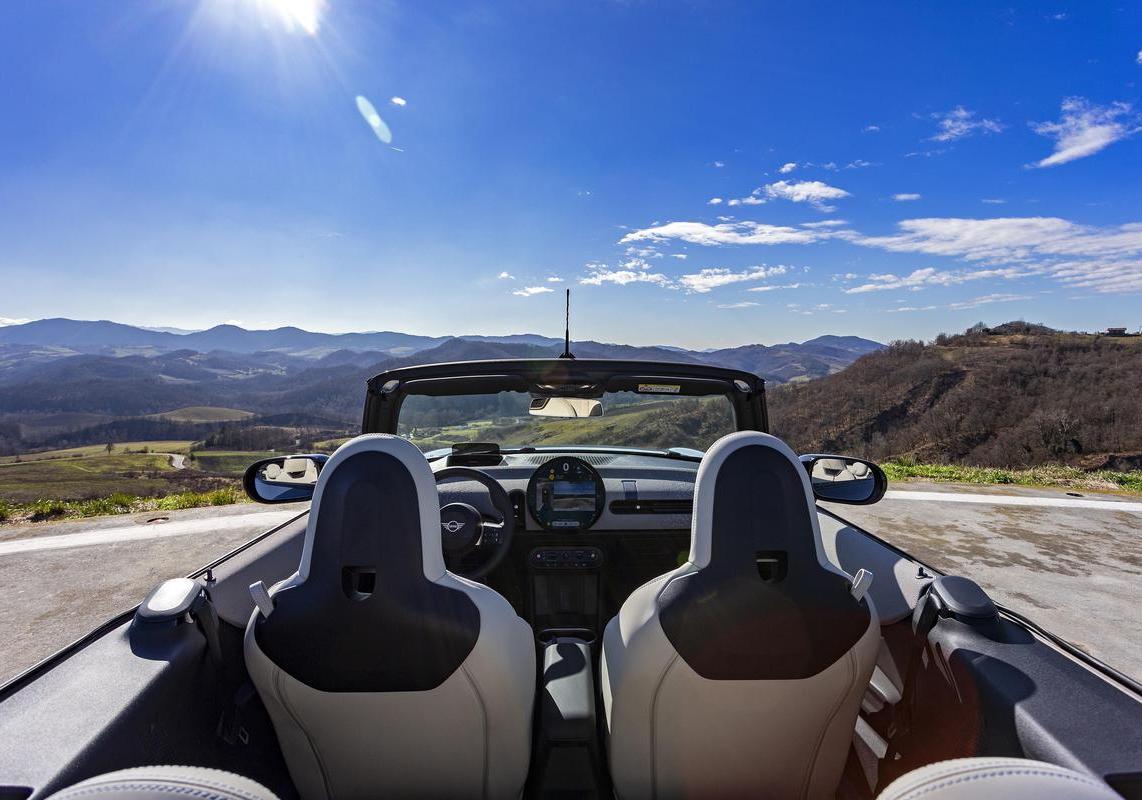 Mini Cooper Cabrio S 2025 foto capote aperta