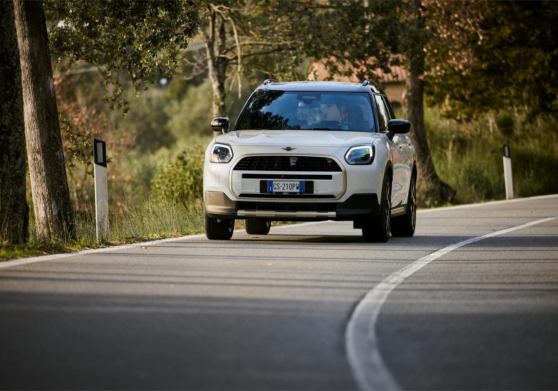 Mini Countryman C ibrida 48V anteriore