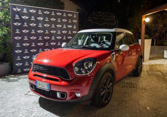 ?Mini goes to Santa Claus? Mini Countryman