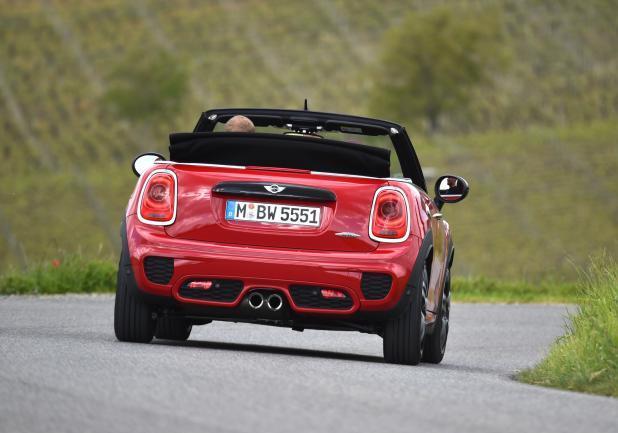 Mini John Cooper Works Cabrio tre quarti posteriore