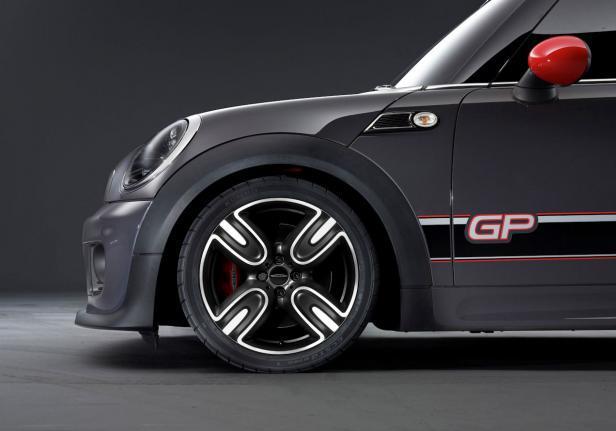 Mini John Cooper Works GP dettaglio sezione anteriore