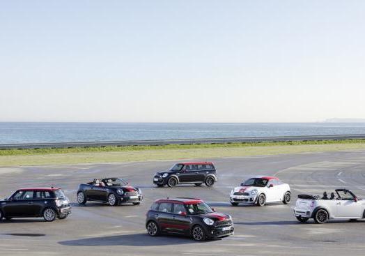 Mini John Cooper Works sfondo mare