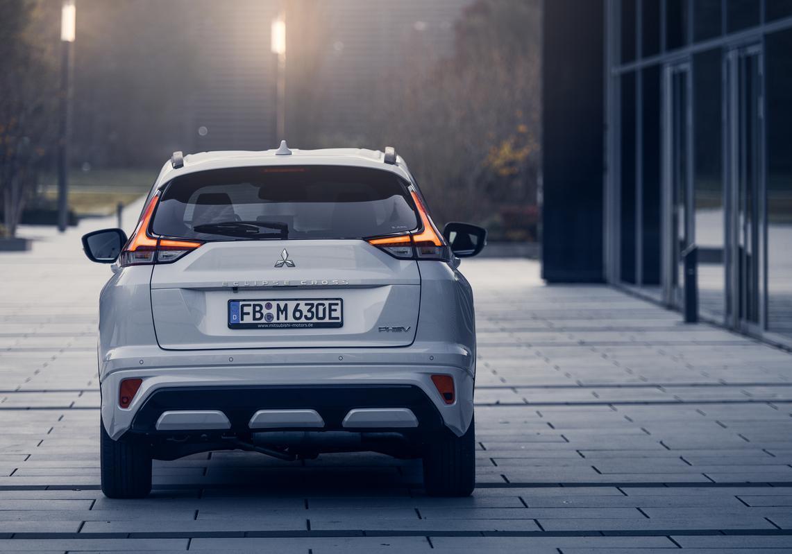 Mitsubishi Eclipse Cross PHEV foto posteriore