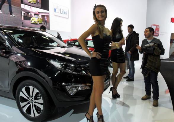 motor show 2011 bella ragazza kia