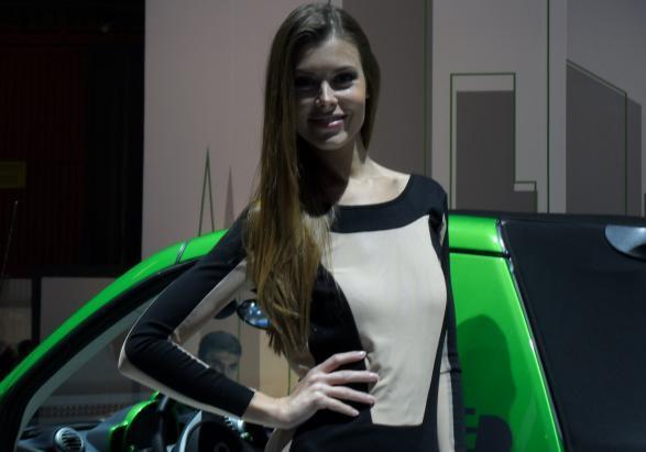 motor show 2011 bella ragazza smart 2