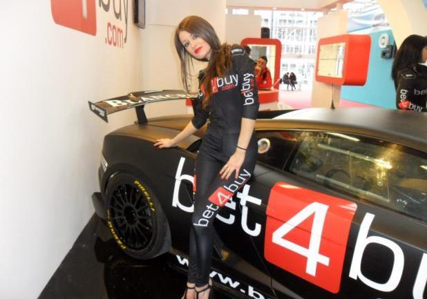 Motor Show 2012 bella ragazza Bet4buy