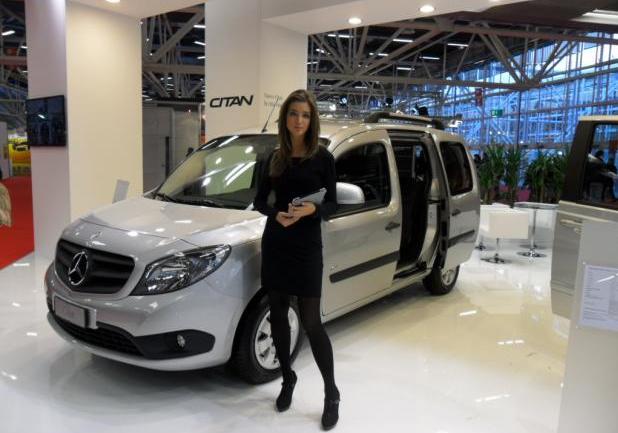 Motor Show 2012 bella ragazza Mercedes Citan