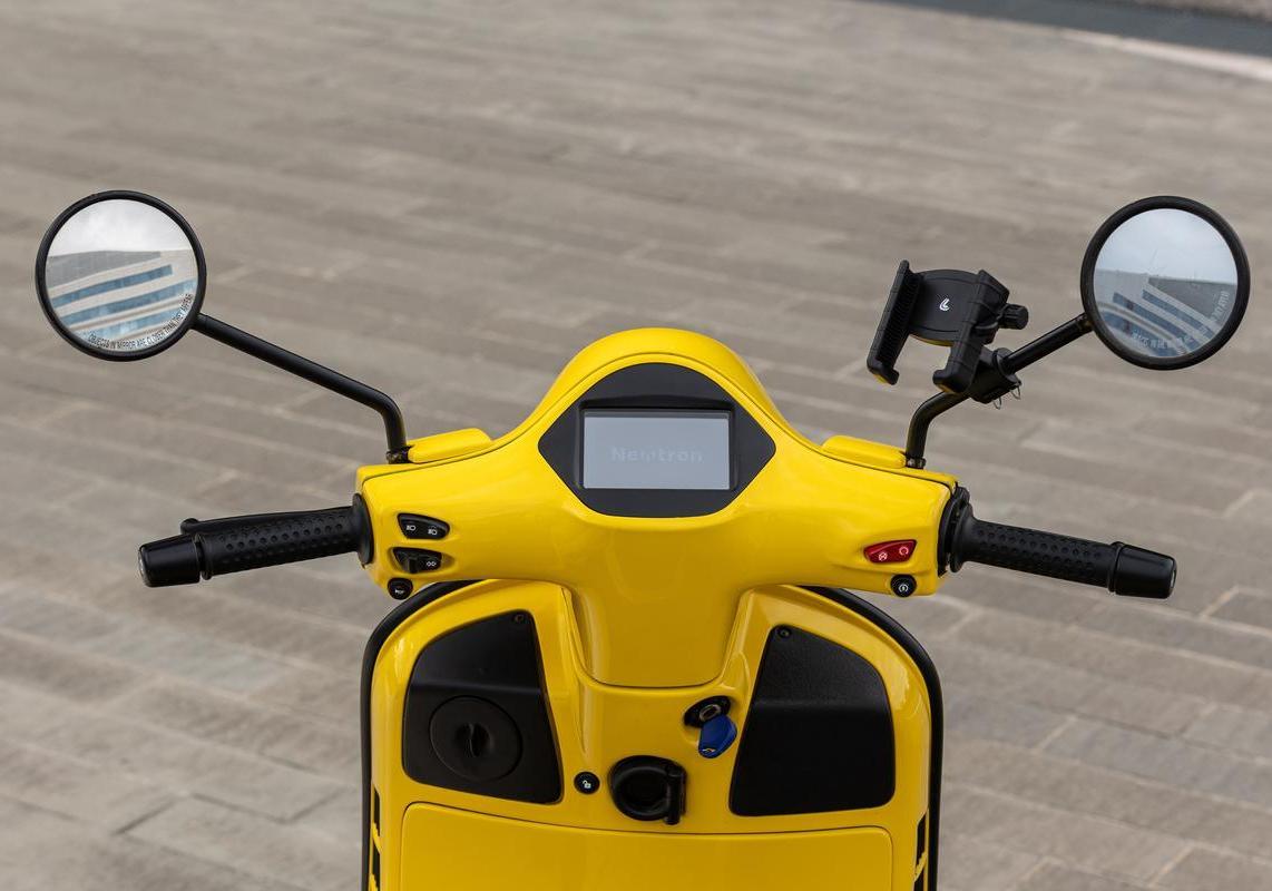 Newtron Vespa 6