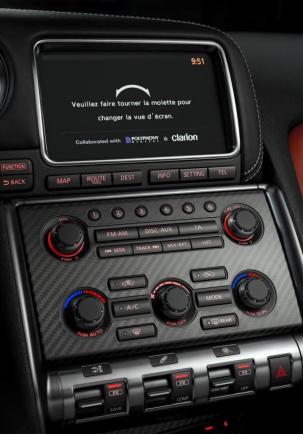 Nissan GT-R my 2013 dettaglio consolle centrale