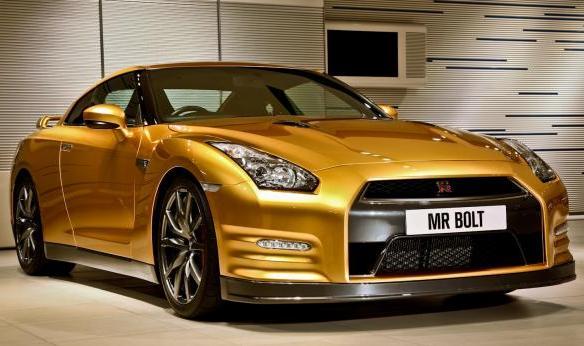 Nissan GT-R ?Bolt Gold? tre quarti anteriore