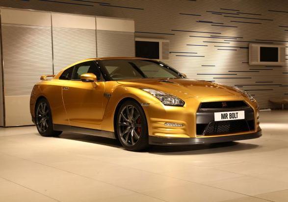 Nissan GT-R color oro tre quarti anteriore