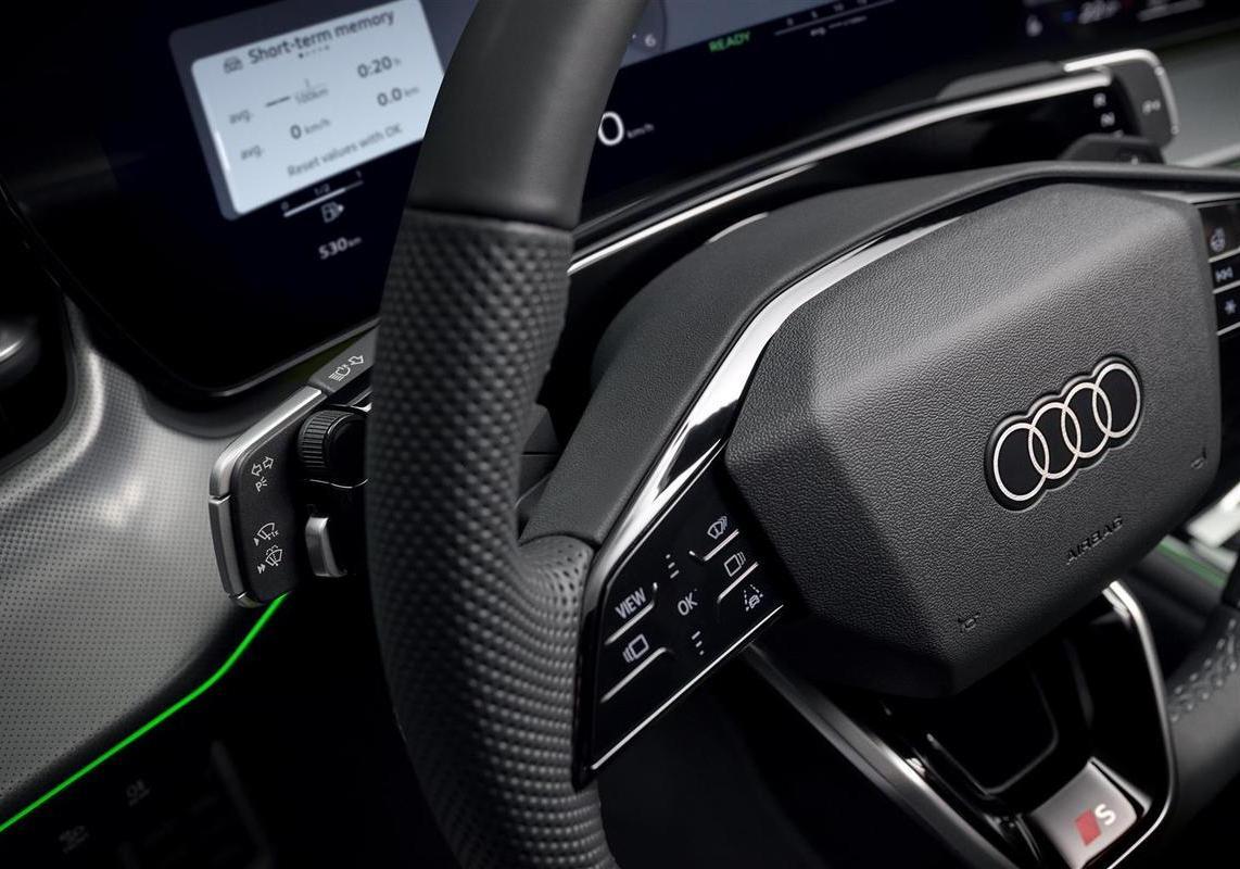 Nuova Audi Q3 - particolare comandi volante
