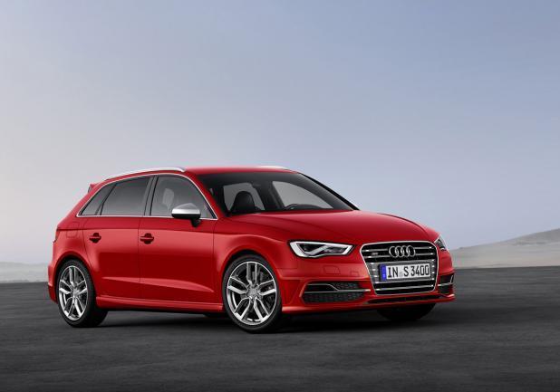 Nuova Audi S3 Sportback tre quarti anteriore lato destro