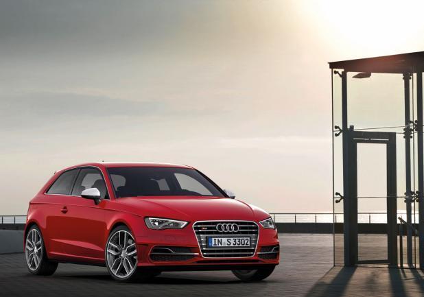 Nuova Audi S3 tre quarti anteriore lato destro