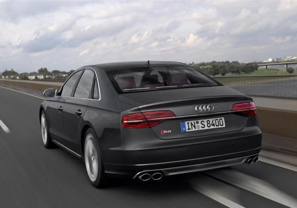 Nuova Audi S8 2014 tre quarti posteriore