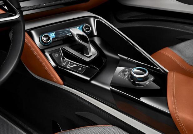 Nuova BMW i8 Concept Spyder interni 3