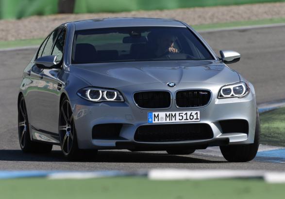 Nuova BMW M5 con Competition Package anteriore