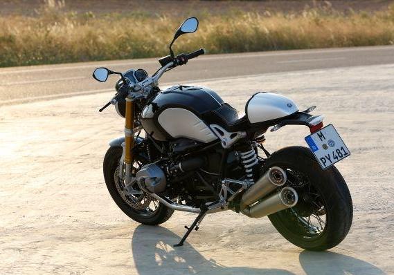 Nuova BMW R nine T tre quarti posteriore