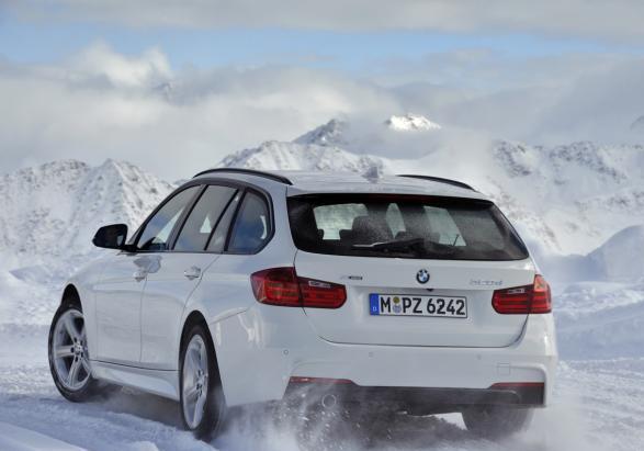 Nuova BMW Serie 3 xDrive Touring tre quarti posteriore lato sinitro