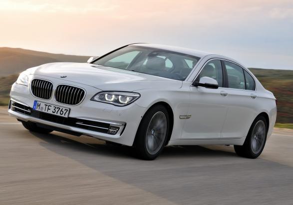 Nuova BMW Serie 7 restyling 2012 tre quarti anteriore sinistro