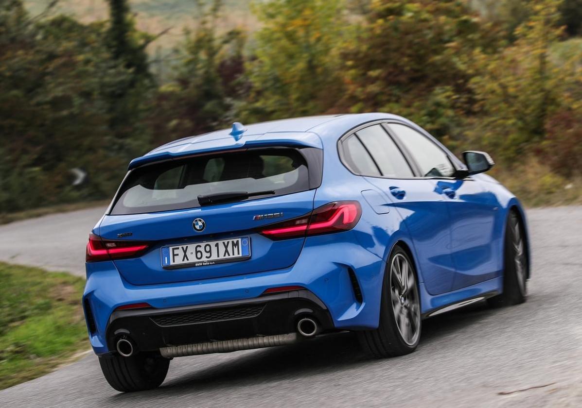 Nuova BMW Serie1 M 135i curva dinamica