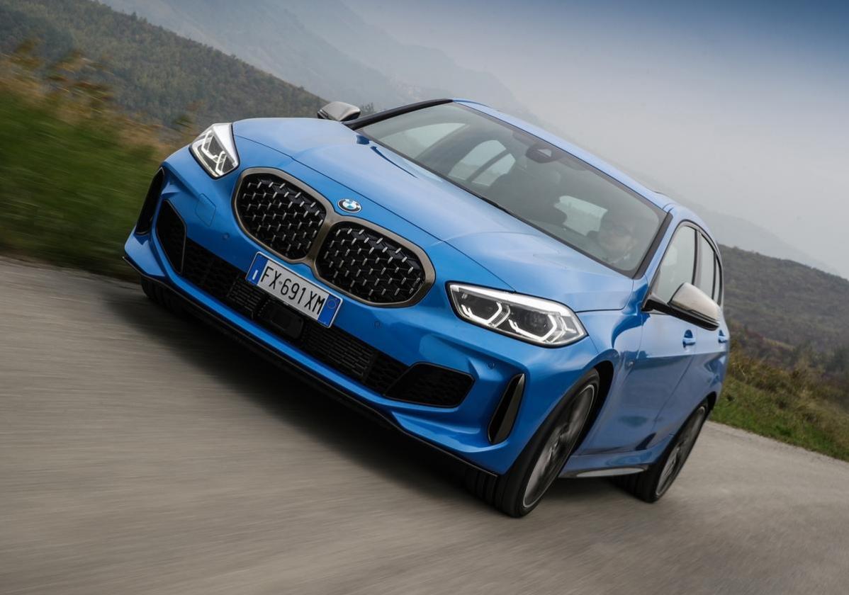 Nuova BMW Serie1 M 135i davanti muso griglia