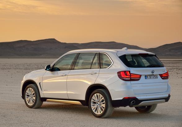 Nuova BMW X5 xDrive30d tre quarti posteriore lato sinistro