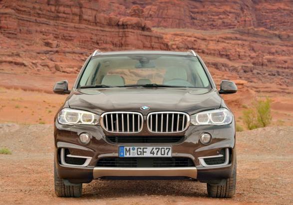 Nuova BMW X5 xDrive50i anteriore