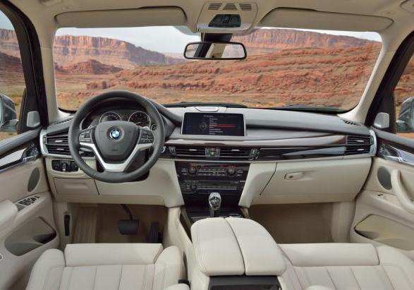 Nuova BMW X5 xDrive50i interni
