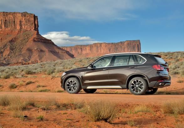 Nuova BMW X5 xDrive50i profilo lato sinitro