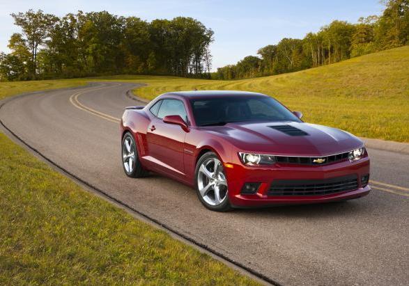 Nuova Chevrolet Camaro restyling 2013 tre quarti anteriore