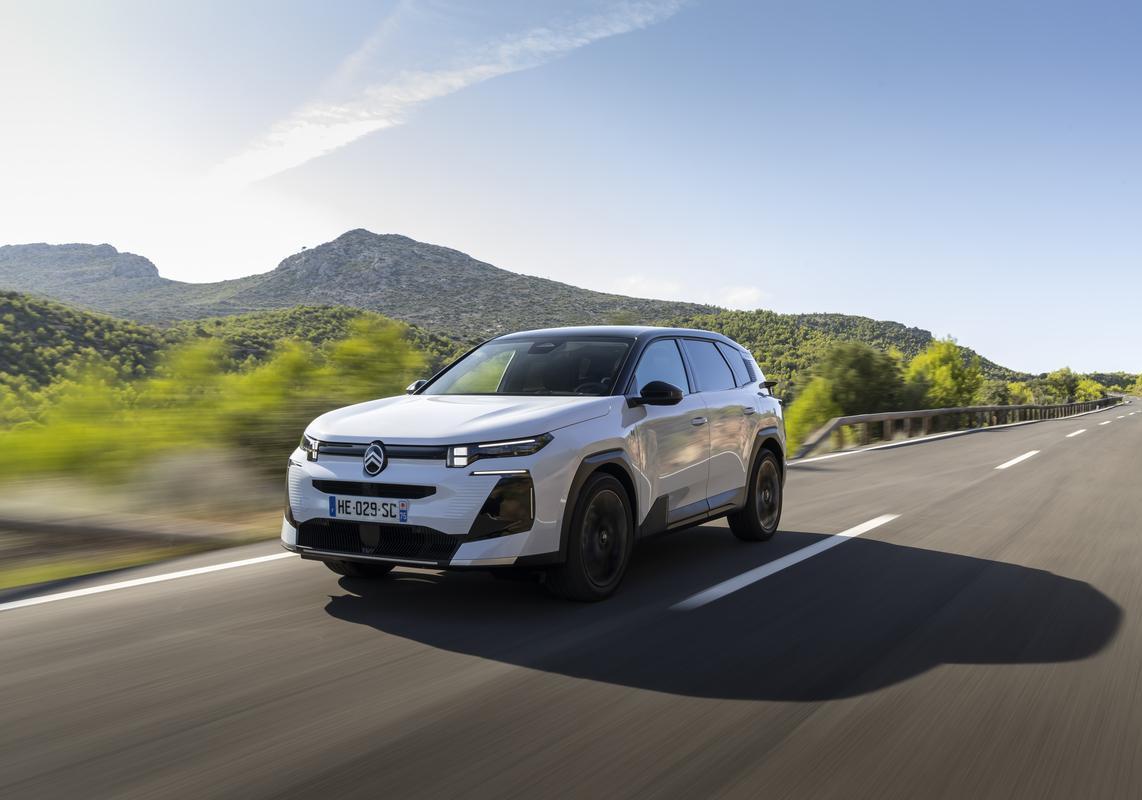 Nuova Citroen C5 Aircross Plug-in Hybrid foto anteriore