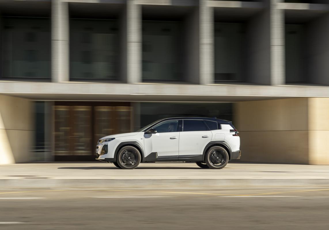 Nuova Citroen C5 Aircross Plug-in Hybrid laterale